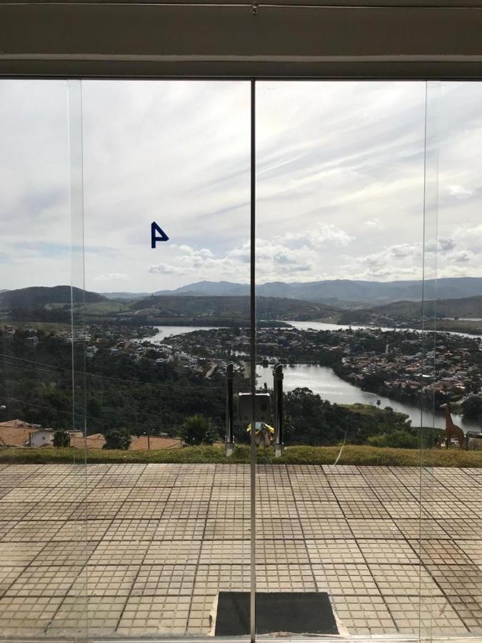 No Mirante Em Escarpas Capitolio